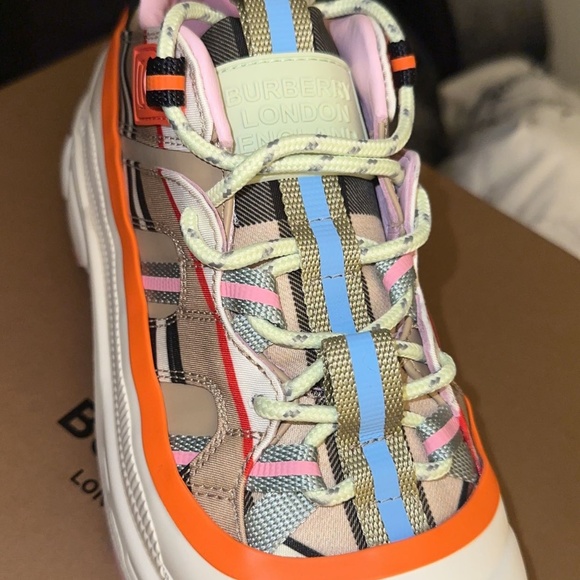 Burberry Shoes - Picture 1 of 4